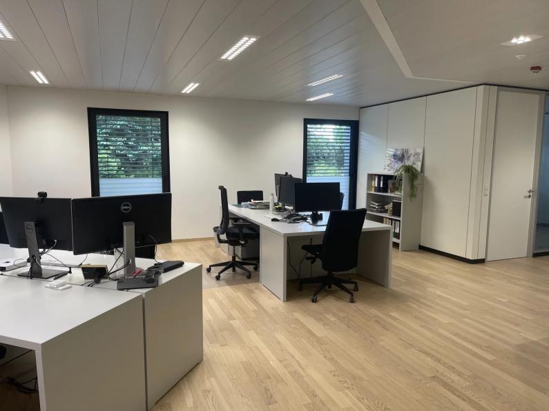 À LOUER A  STRASSEN: Bureaux de 266 m² dans un immeuble à usage commercial - Image #7