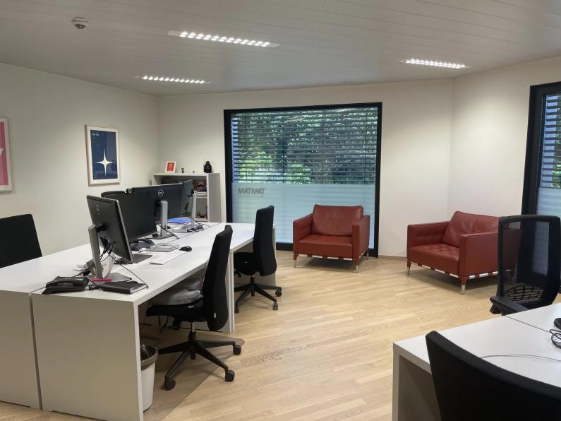 FOR RENT IN STRASSEN: 266 m² office space in a commercial building - Image #3