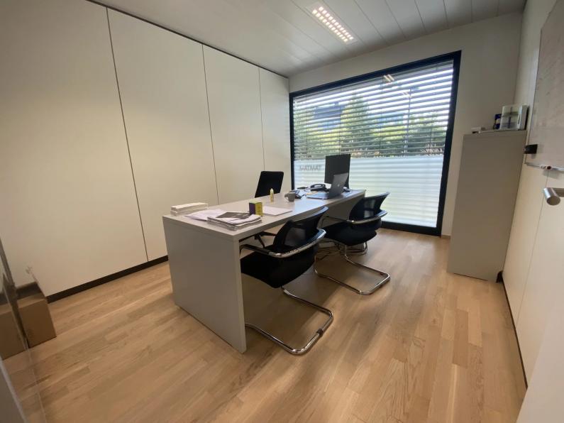 FOR RENT IN STRASSEN: 266 m² office space in a commercial building - Image #10