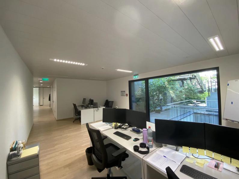 À LOUER A  STRASSEN: Bureaux de 266 m² dans un immeuble à usage commercial - Image #13